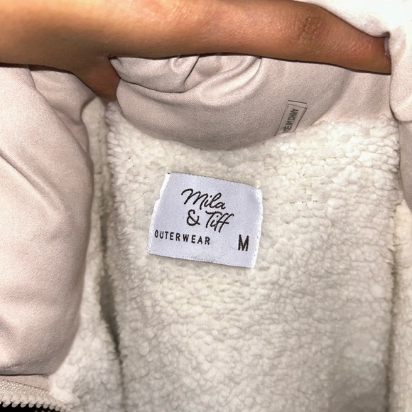 White Puffer Vest - Picture 4 of 5